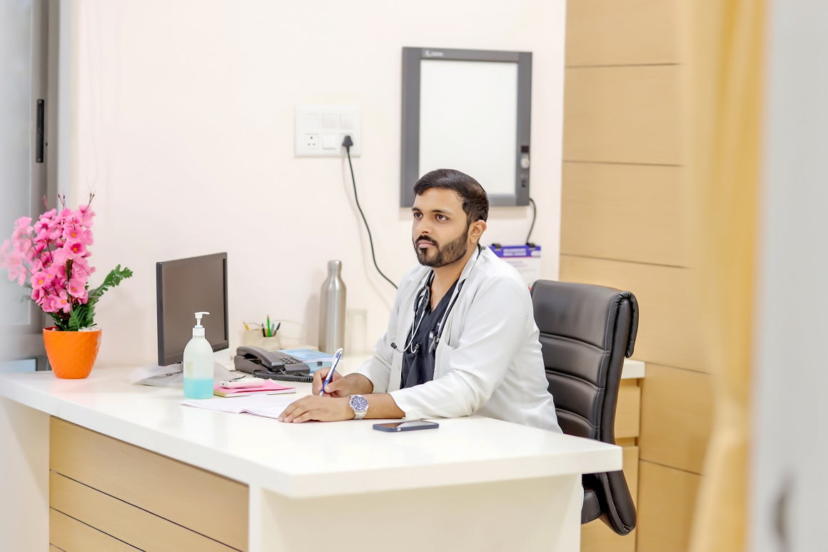 DR KARAN DHARAMSI (6)